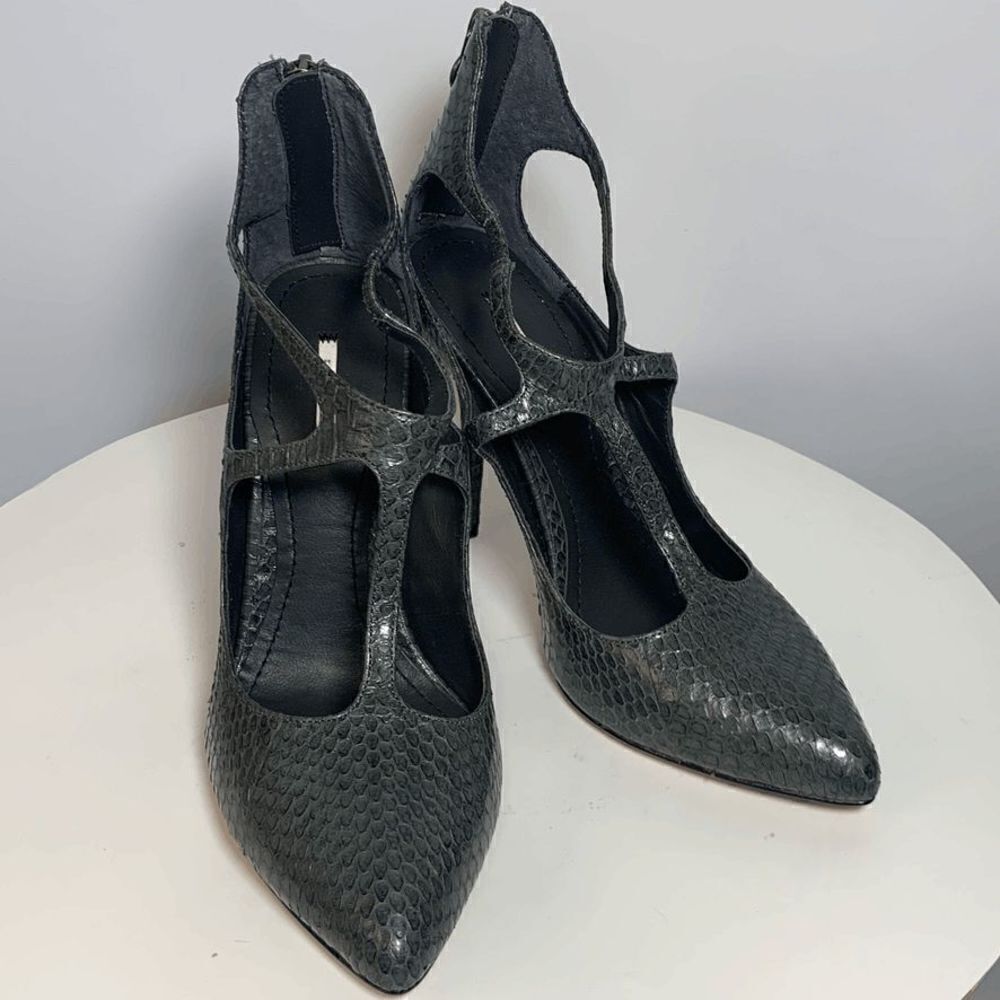 Leon Max Snakeskin Heel
